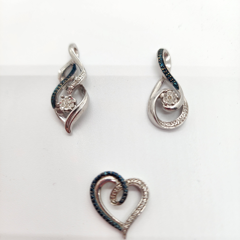 Lot Of 3 Elegant Sterling Silver Natural White And Blue Diamond Pendants JWBR